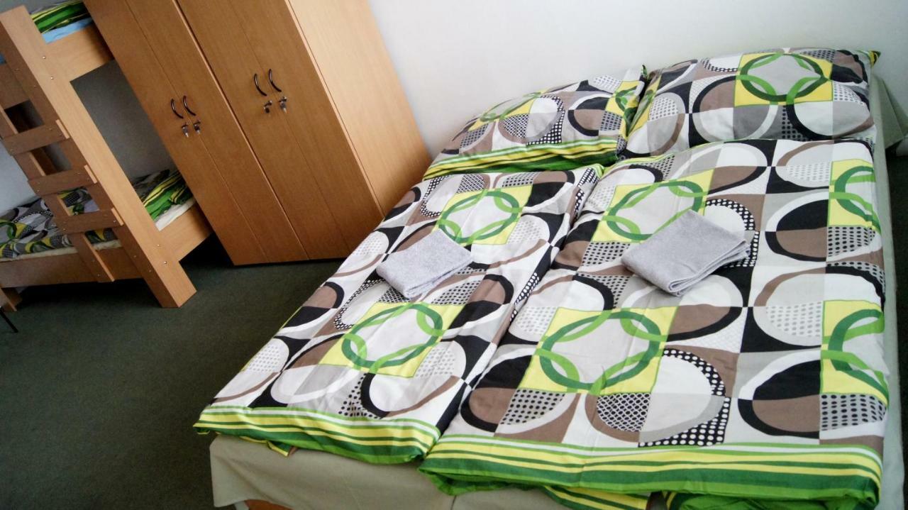 Km House černý Most Hostel Praha