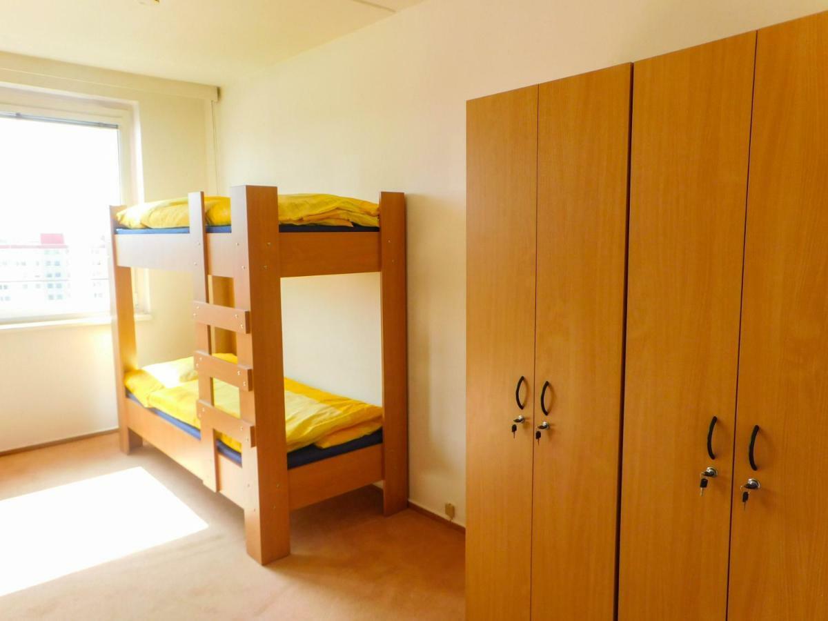Hostel Km House černý Most *